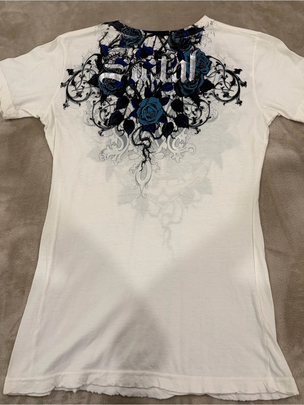 Vintage Sinful White Graphic Tee with Blue/Black Rose Filigree Design Womens lg